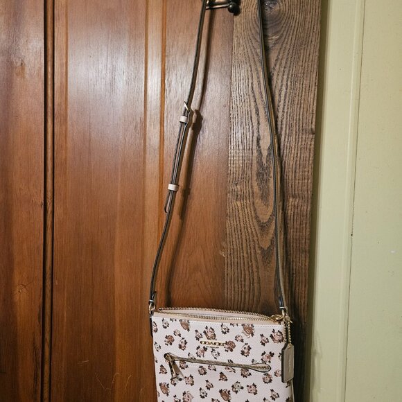 Coach Crossbody & Chain Wallet - Picture 4 of 6